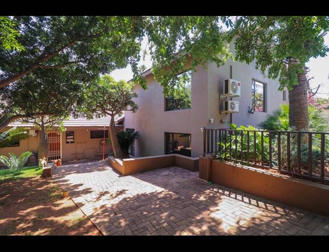 5 BEDROOM HOUSE FOR SALE IN PROTEA PARK